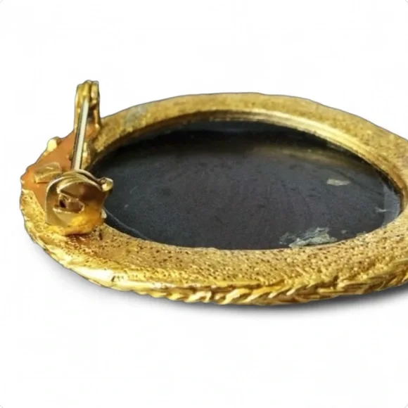 Vintage 1950s Aquarius Water Bearer Cameo Brooch Braided Gold-Tone Frame - Picture 10 of 12